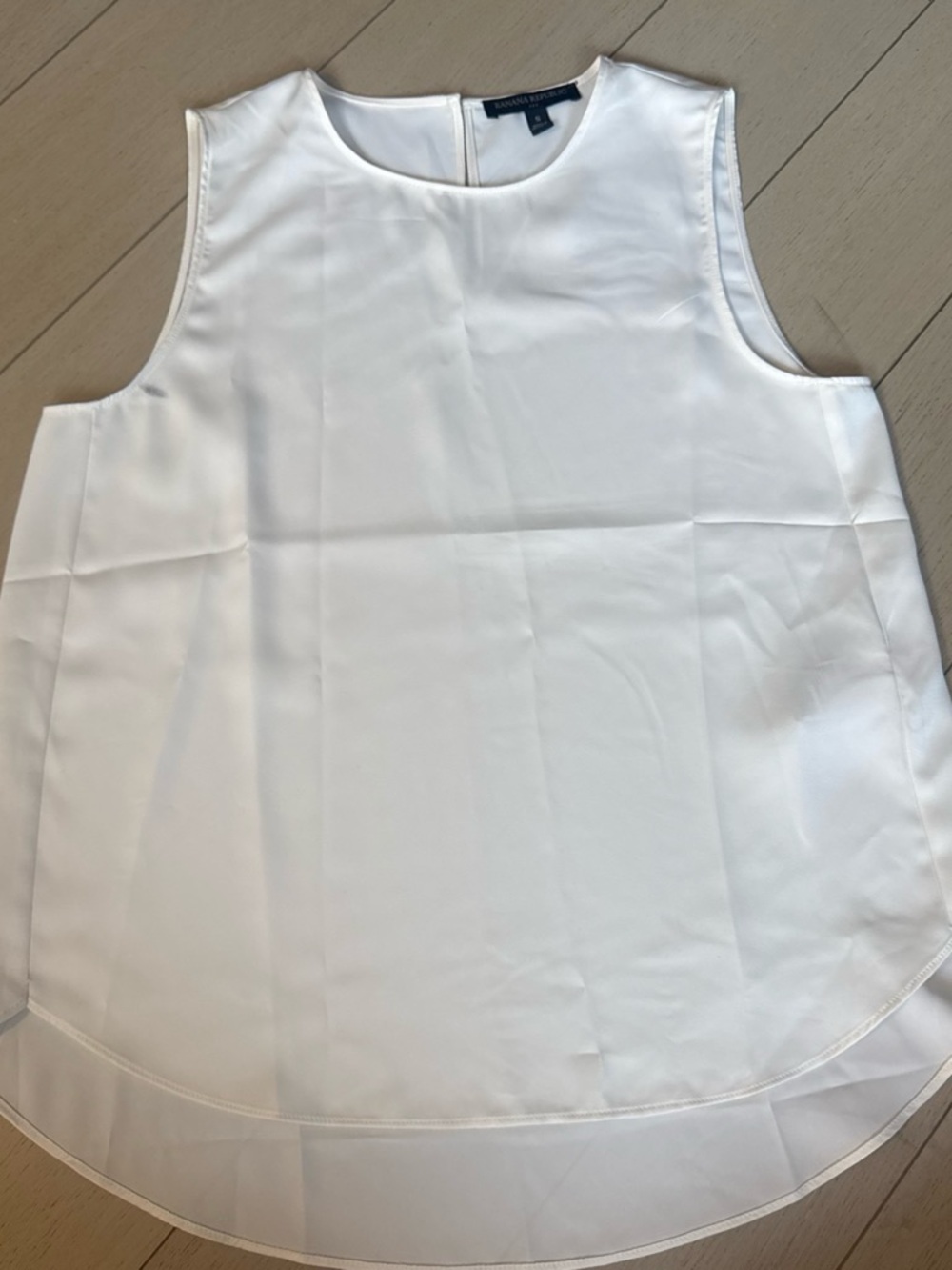 Banana Republic White Round-Neck Sleeveless Shell